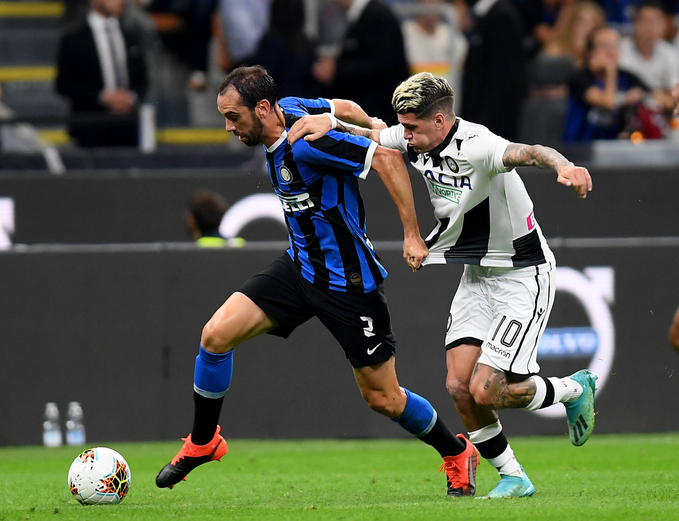 西媒：拉菲尼亚成巴萨非卖品，本赛季欲率队夺欧冠+世界杯