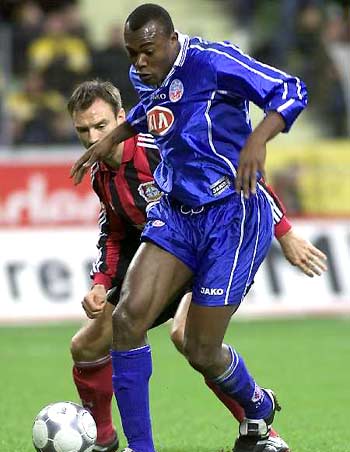 阿齐兹：太早丢球让局面困难，感谢远征球迷下雨还支持我们