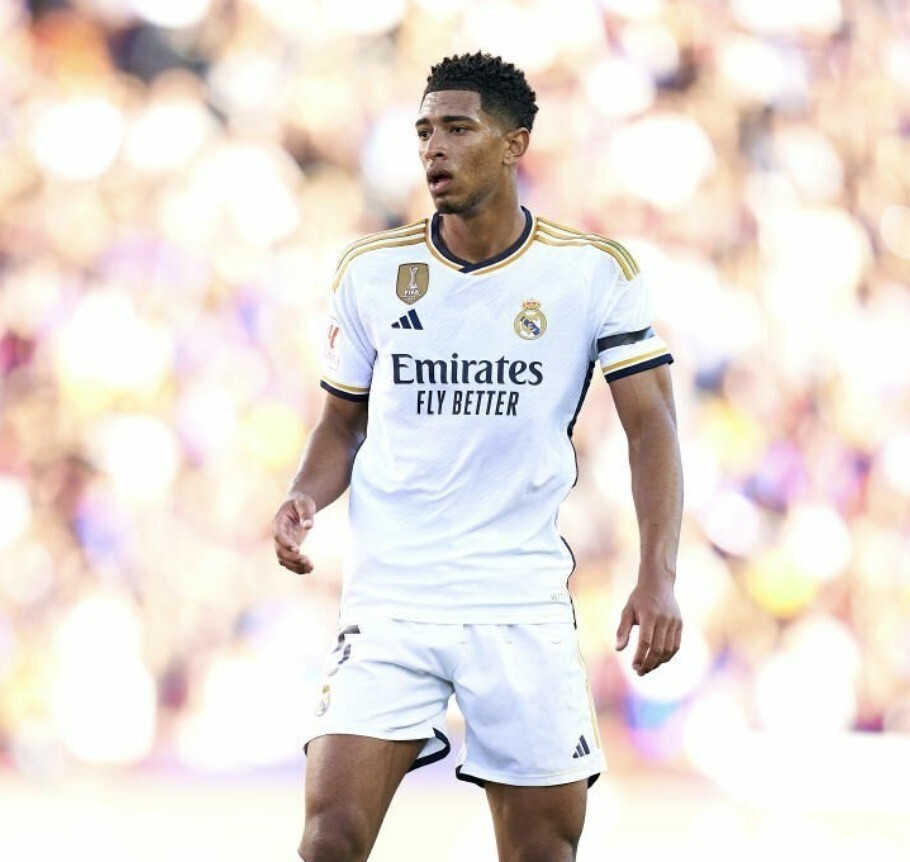 ESPN：曼联计划明年夏窗再引进中场，届时球队将有足够资金