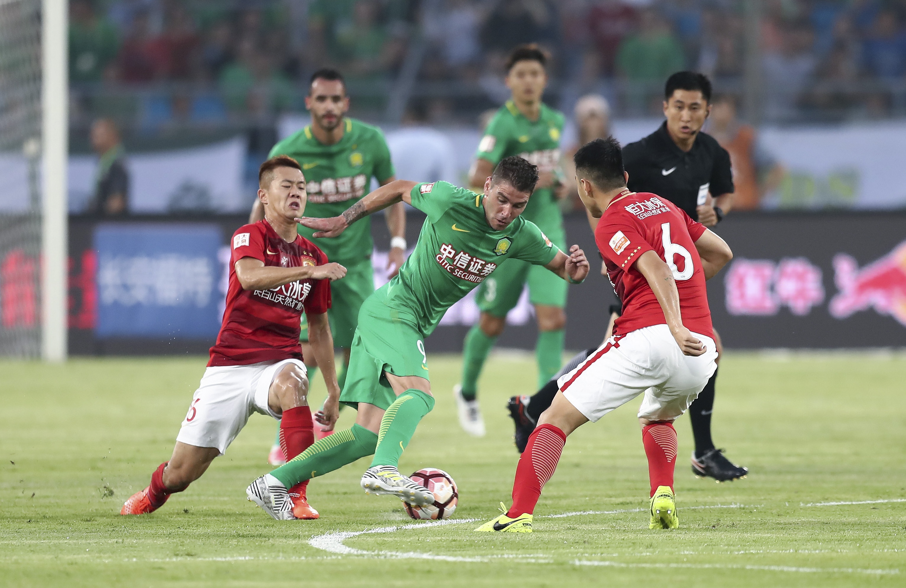 篮球火箭球队全员完成训练任务