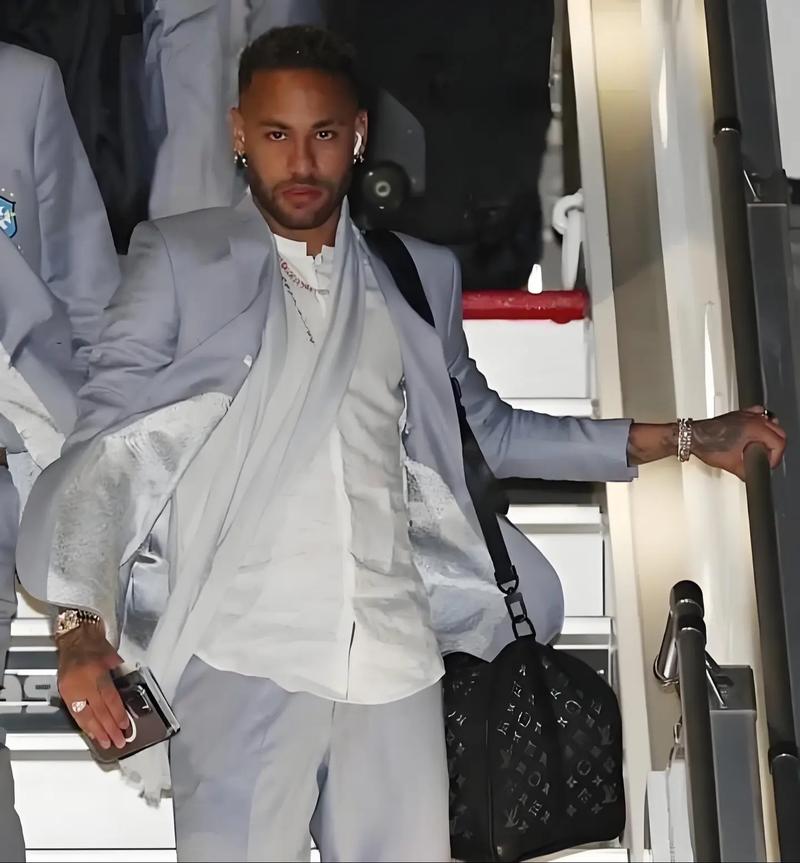 东体：李帅踢浙江赛前发烧赛后去挂水，加布里埃尔是疲劳积累